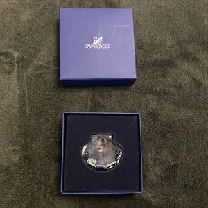 BNIB Swarovski clear crystal scallop figurine